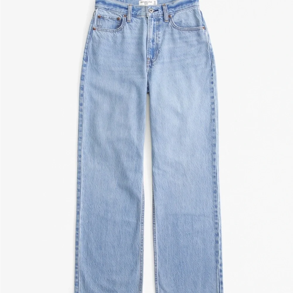 Abercrombie & Fitch Curve Love High Rise Loose Jeans - Picture 2 of 6